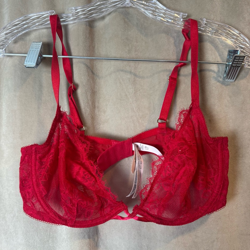 Victoria’s Secret Love Very Sexy unlined demi bra in red lace. Lacey Bra 36C